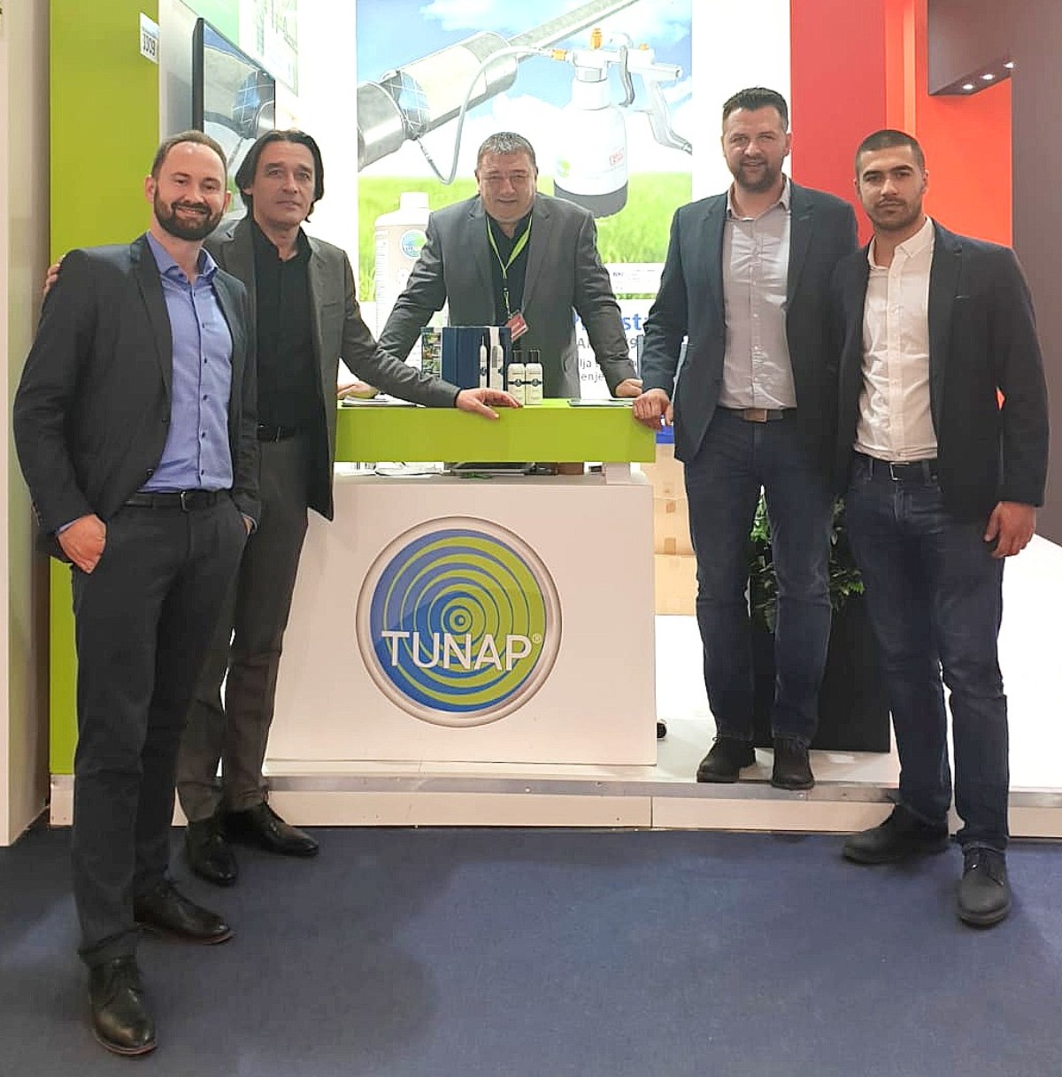 TUNAP-Stand mit Partner Technolub. TUNAP-Stand mit Partner Technolub.